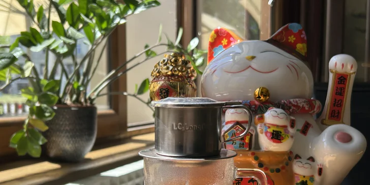 Spojení filtru a kondenzovaného mléka: vietnamská káva v kavárně U Zlaté koruny pro 1 či 2 osoby