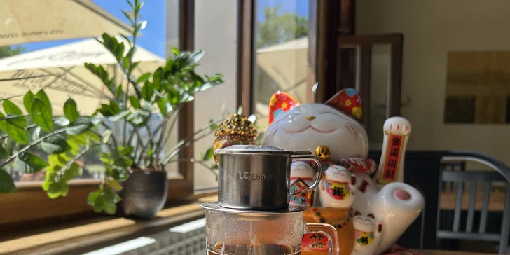 Spojení filtru a kondenzovaného mléka: vietnamská káva v kavárně U Zlaté koruny pro 1 či 2 osoby