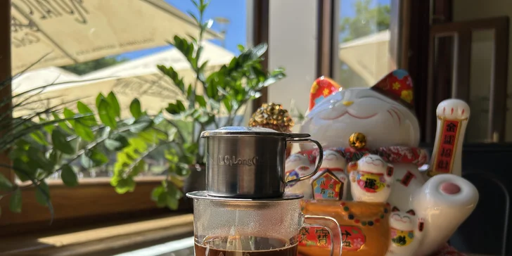 Spojení filtru a kondenzovaného mléka: vietnamská káva v kavárně U Zlaté koruny pro 1 či 2 osoby