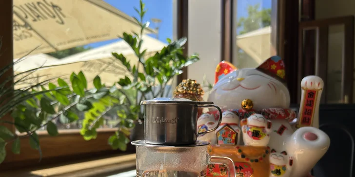Spojení filtru a kondenzovaného mléka: vietnamská káva v kavárně U Zlaté koruny pro 1 či 2 osoby