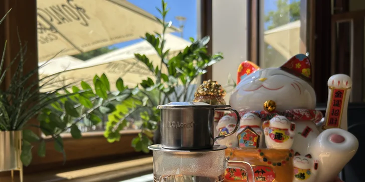 Spojení filtru a kondenzovaného mléka: vietnamská káva v kavárně U Zlaté koruny pro 1 či 2 osoby