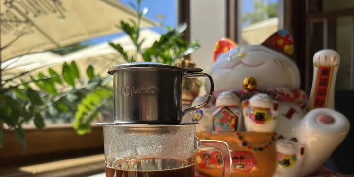 Spojení filtru a kondenzovaného mléka: vietnamská káva v kavárně U Zlaté koruny pro 1 či 2 osoby