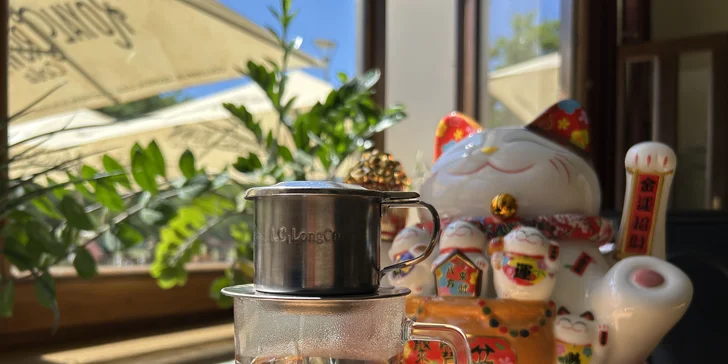 Spojení filtru a kondenzovaného mléka: vietnamská káva v kavárně U Zlaté koruny pro 1 či 2 osoby