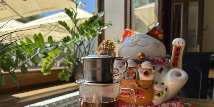 Spojení filtru a kondenzovaného mléka: vietnamská káva v kavárně U Zlaté koruny pro 1 či 2 osoby