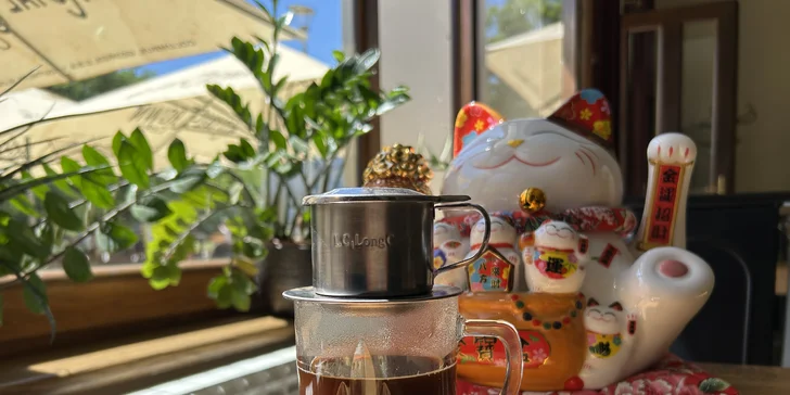 Spojení filtru a kondenzovaného mléka: vietnamská káva v kavárně U Zlaté koruny pro 1 či 2 osoby