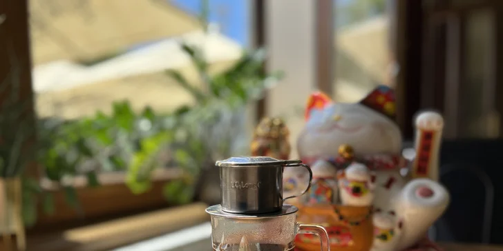 Spojení filtru a kondenzovaného mléka: vietnamská káva v kavárně U Zlaté koruny pro 1 či 2 osoby