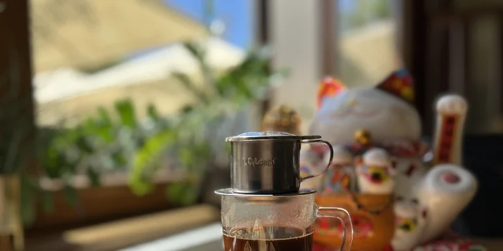 Spojení filtru a kondenzovaného mléka: vietnamská káva v kavárně U Zlaté koruny pro 1 či 2 osoby