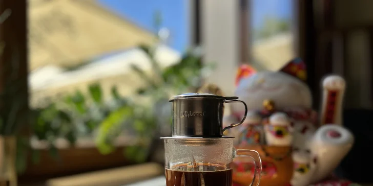 Spojení filtru a kondenzovaného mléka: vietnamská káva v kavárně U Zlaté koruny pro 1 či 2 osoby