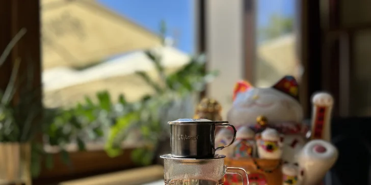Spojení filtru a kondenzovaného mléka: vietnamská káva v kavárně U Zlaté koruny pro 1 či 2 osoby