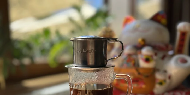 Spojení filtru a kondenzovaného mléka: vietnamská káva v kavárně U Zlaté koruny pro 1 či 2 osoby