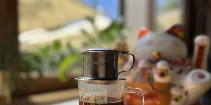 Spojení filtru a kondenzovaného mléka: vietnamská káva v kavárně U Zlaté koruny pro 1 či 2 osoby