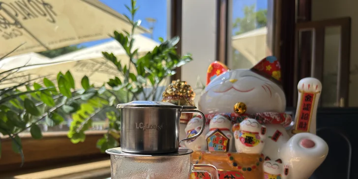 Spojení filtru a kondenzovaného mléka: vietnamská káva v kavárně U Zlaté koruny pro 1 či 2 osoby