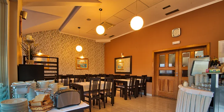 Letovisko Neum: 4* hotel s polopenzí, skvělá poloha 80 m od pláže
