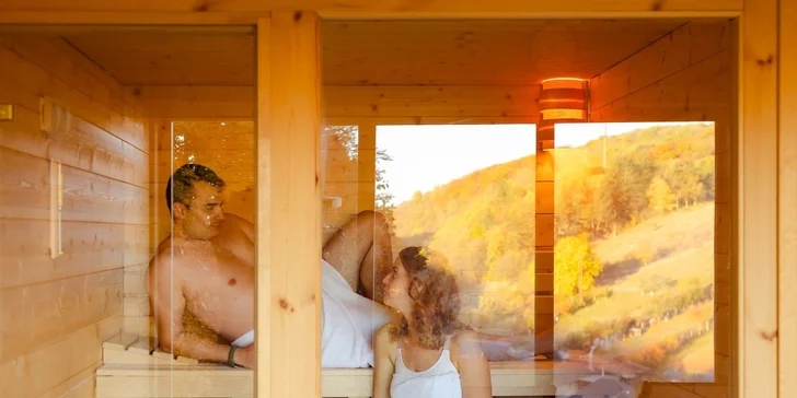 Pobyt v luxusním chaletu s vlastní vířivkou a sdílenou panoramatickou saunou: se snídaní či polopenzí