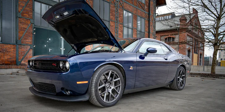 Zážitek v americkém Dodge Challenger 6,4 l Scat Pack: spolujízda i řízení