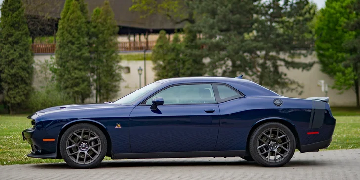 Zážitek v americkém Dodge Challenger 6,4 l Scat Pack: spolujízda i řízení