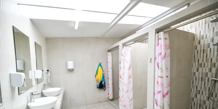 Kemp jen 2 km od zábavního parku Energylandie: stan, glamp či apartmán