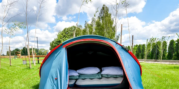 Kemp jen 2 km od zábavního parku Energylandie: stan, glamp či apartmán