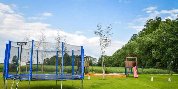 Kemp jen 2 km od zábavního parku Energylandie: stan, glamp či apartmán