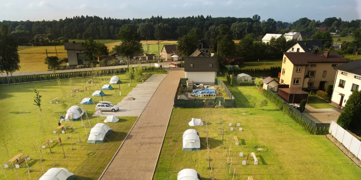 Kemp jen 2 km od zábavního parku Energylandie: stan, glamp či apartmán