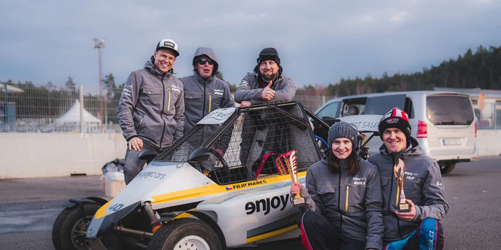 Jízda ve speciální závodní buggy Kartcross na 4 tratích po celé ČR