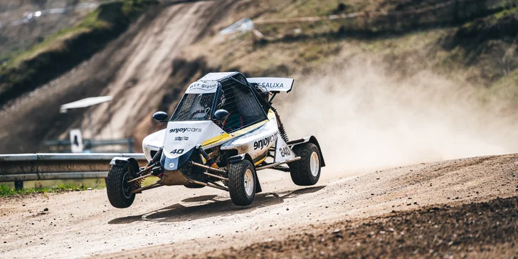Jízda ve speciální závodní buggy Kartcross na 4 tratích po celé ČR