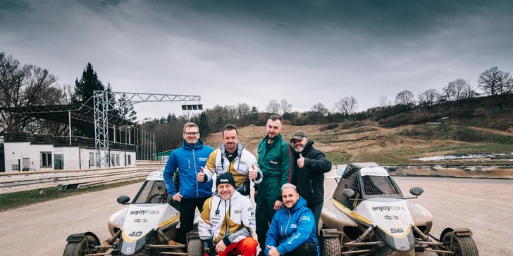 Jízda ve speciální závodní buggy Kartcross na 4 tratích po celé ČR