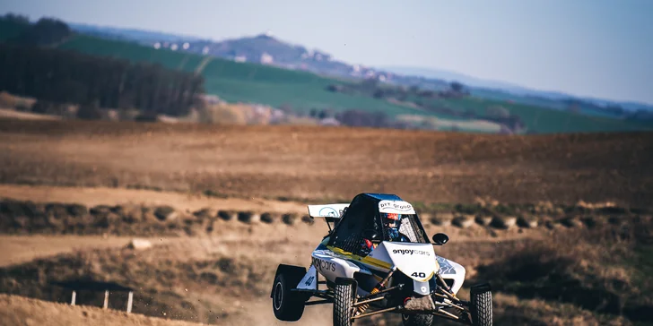 Jízda ve speciální závodní buggy Kartcross na 4 tratích po celé ČR