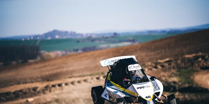 Jízda ve speciální závodní buggy Kartcross na 4 tratích po celé ČR