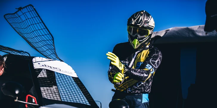 Jízda ve speciální závodní buggy Kartcross na 4 tratích po celé ČR