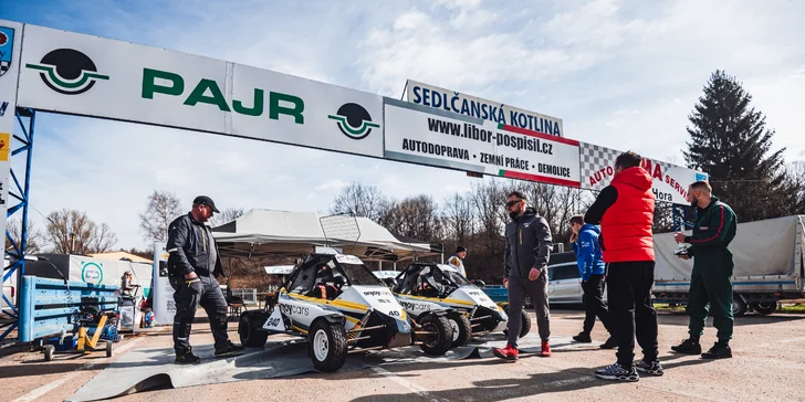 Jízda ve speciální závodní buggy Kartcross na 4 tratích po celé ČR