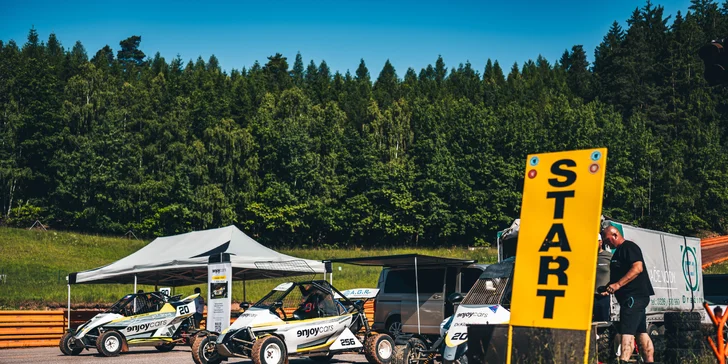 Jízda ve speciální závodní buggy Kartcross na 4 tratích po celé ČR
