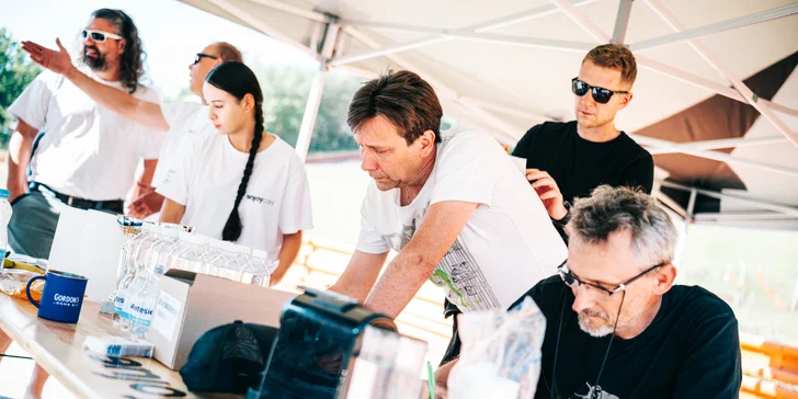 Jízda ve speciální závodní buggy Kartcross na 4 tratích po celé ČR