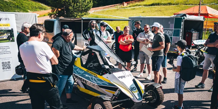 Jízda ve speciální závodní buggy Kartcross na 4 tratích po celé ČR