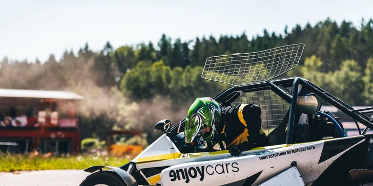 Jízda ve speciální závodní buggy Kartcross na 4 tratích po celé ČR