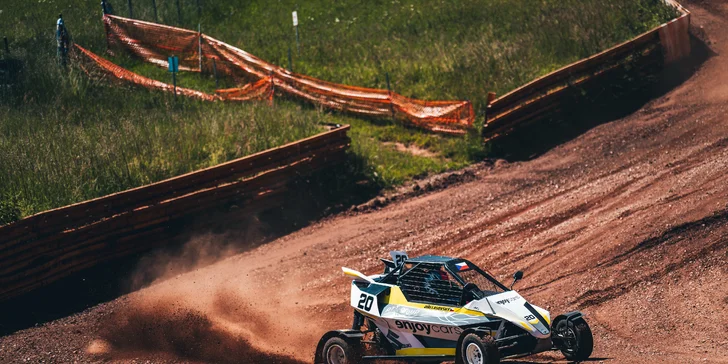 Jízda ve speciální závodní buggy Kartcross na 4 tratích po celé ČR