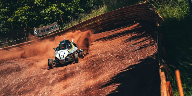 Jízda ve speciální závodní buggy Kartcross na 4 tratích po celé ČR