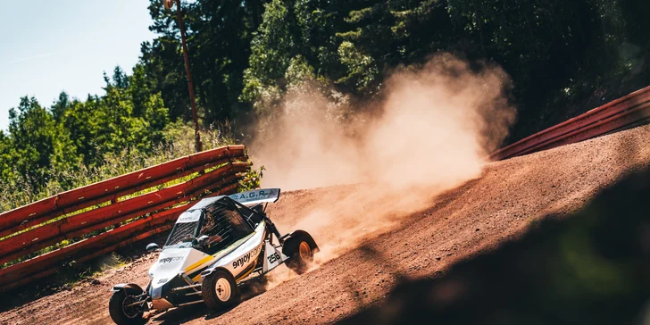 Jízda ve speciální závodní buggy Kartcross na 4 tratích po celé ČR