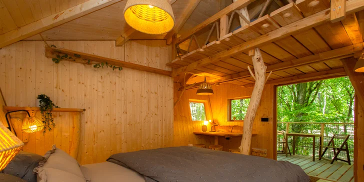 Romantika nebo rodinné dobrodružství v domečku na stromě v Bojnicích, snídaně v ceně