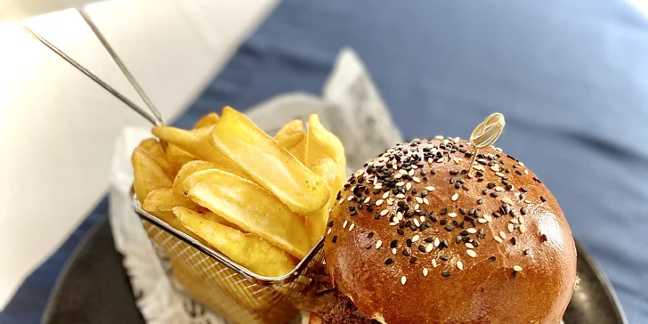 Relax u Győru: hotel u jezera, wellness s termální vodou, snídaně i vstup do zoo