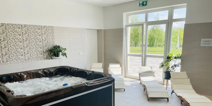 Relax u Győru: hotel u jezera, wellness s termální vodou, snídaně i vstup do zoo