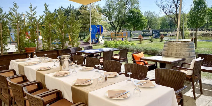 Relax u Győru: hotel u jezera, wellness s termální vodou, snídaně i vstup do zoo