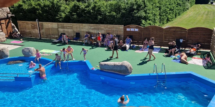 Relax pro pár i rodinu v Pekle Čertovina: pobyt v Kocourkově vhodný i pro seniory, polopenze, wellness, bazén