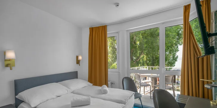 Dovolená u Balatonu: soukromá pláž, snídaně i wellness v zahradě