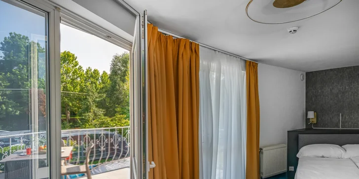 Dovolená u Balatonu: soukromá pláž, snídaně i wellness v zahradě