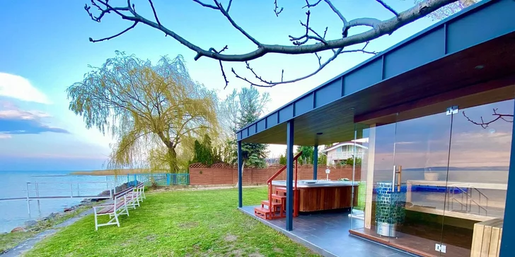 Pobyt u Balatonu: vila se soukromou pláží, snídaně i sauna, vířivka a bazén