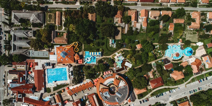 Mórahalom: wellness hotel s polopenzí, neomezeným wellness a přímým vstupem do lázní