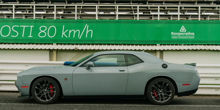 Řízení či spolujízda na závodním okruhu v autě podle výběru: Mustang, Dodge, EVO