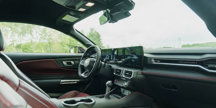 Řízení či spolujízda na závodním okruhu v autě podle výběru: Mustang, Dodge, EVO