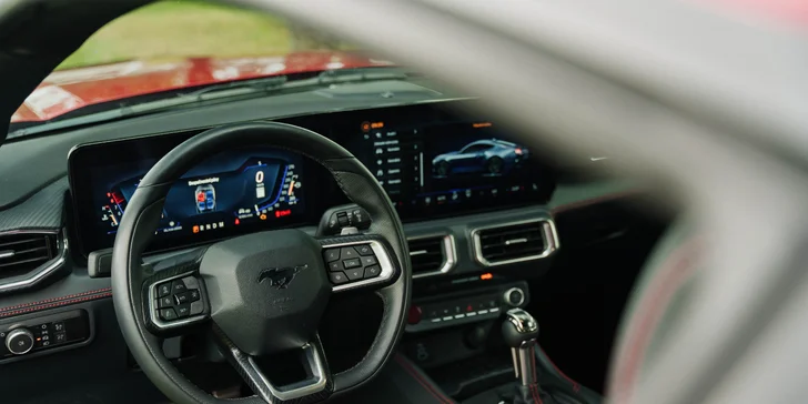 Řízení či spolujízda na závodním okruhu v autě podle výběru: Mustang, Dodge, EVO